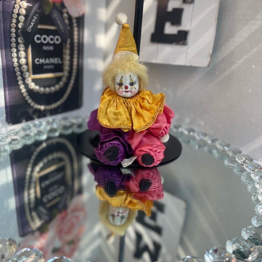 Clown vintage porcelaine 6” Figurine with Yellow Hat